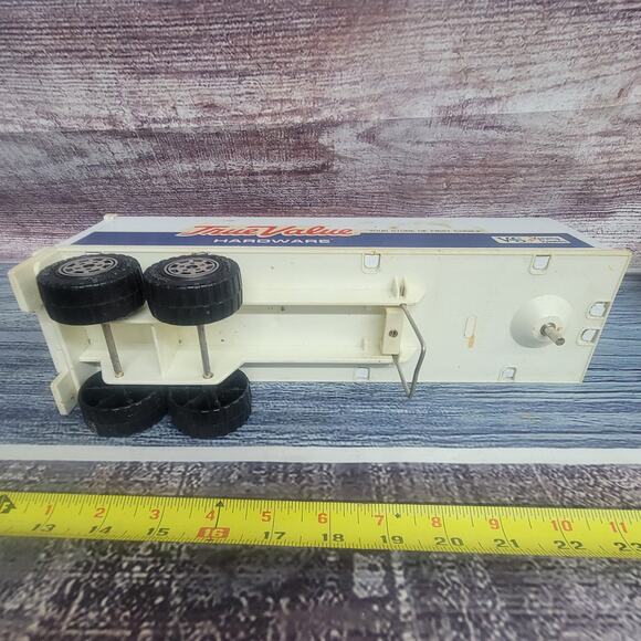 Buddy L True Value Pressed Steel and plastic semi trailer missing 1 rear door - Picture 7 of 9